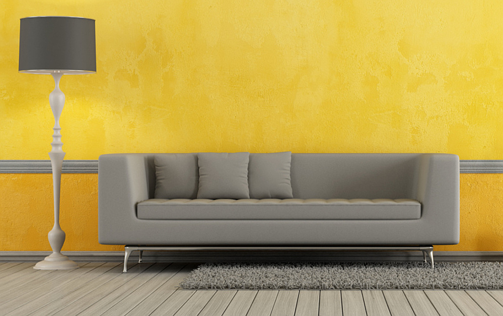 Malermeister Lukas Michalski aus Duisburg - kreative Wandgestaltung - gelbe Wand graue Couch